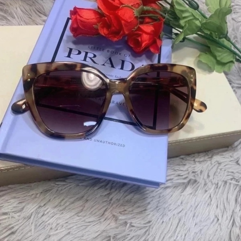 🌹Vintage Retro Jones New York • Oversized Designer Sunglasses Tortoiseshell
